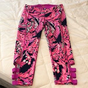 {🆕 listing} Lilly Pulitzer Luxletic Capris sz L